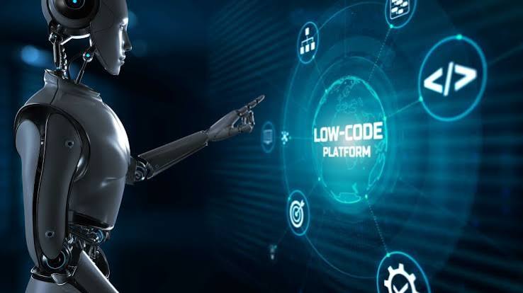 ИИ-ассистент и low-code: кому что подходит, 4 риска и правила внедрения
